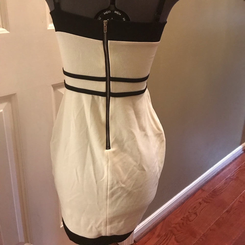Black and white dress with style lines - Picture 4 of 4